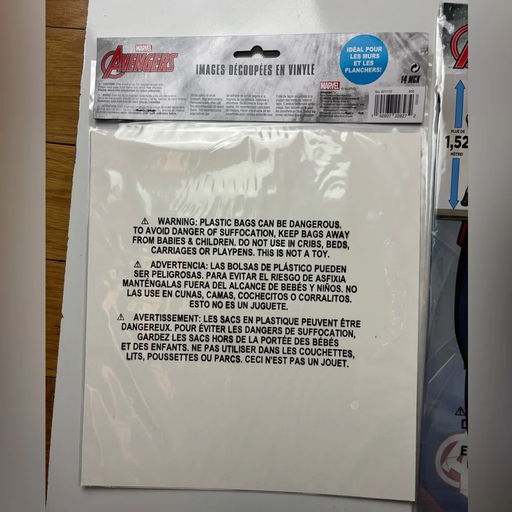 Giant 2 Piece Marvel Avengers Scene Setter Over 5‎ FT and vinyl cutouts